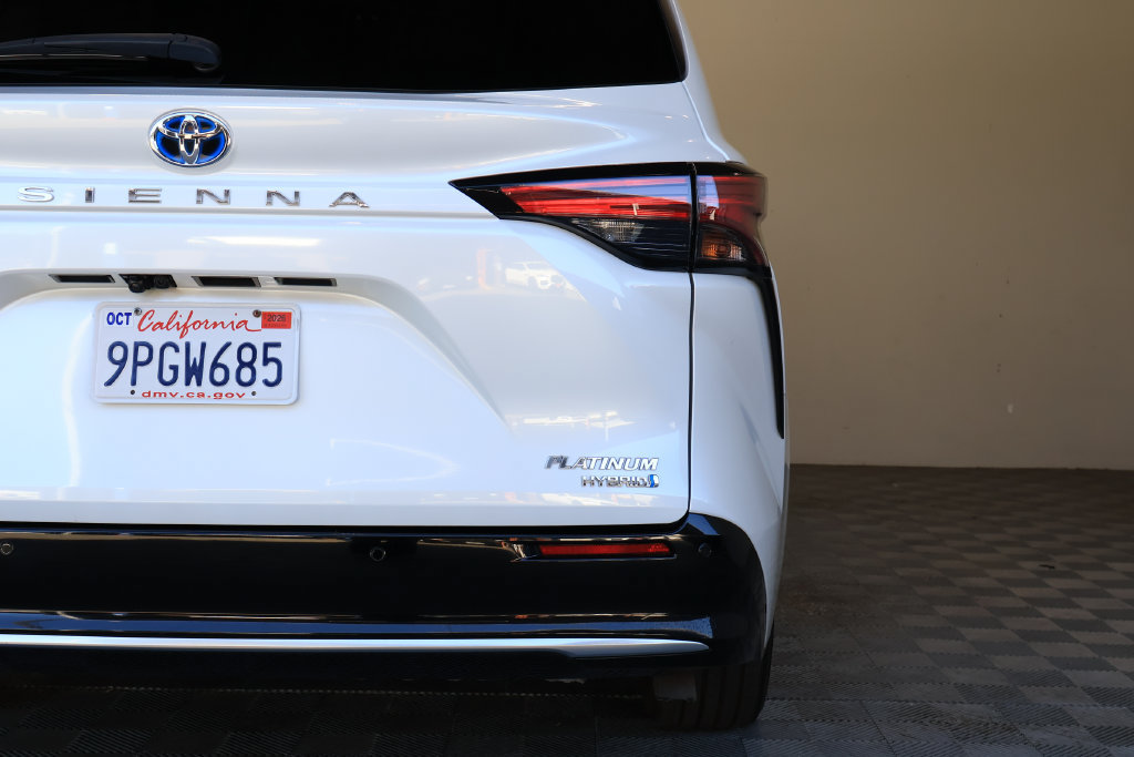 Used 2024 Toyota Sienna Platinum FWD image 12