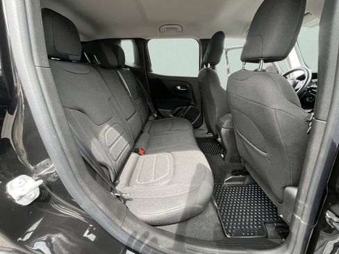 Used 2021 Jeep Renegade Latitude w/ Convenience Group AWD/4WD image 24