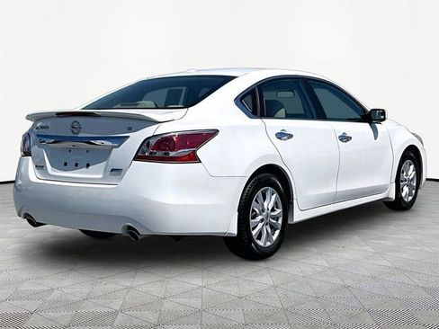 Used 2014 Nissan Altima 2.5 S w/ Sport Value Package FWD image 6