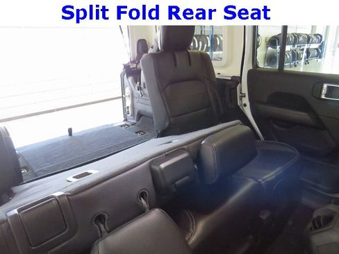 Used 2023 Jeep Wrangler Unlimited Sahara image 17