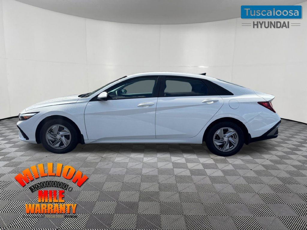 Used 2025 Hyundai Elantra SE FWD image 7