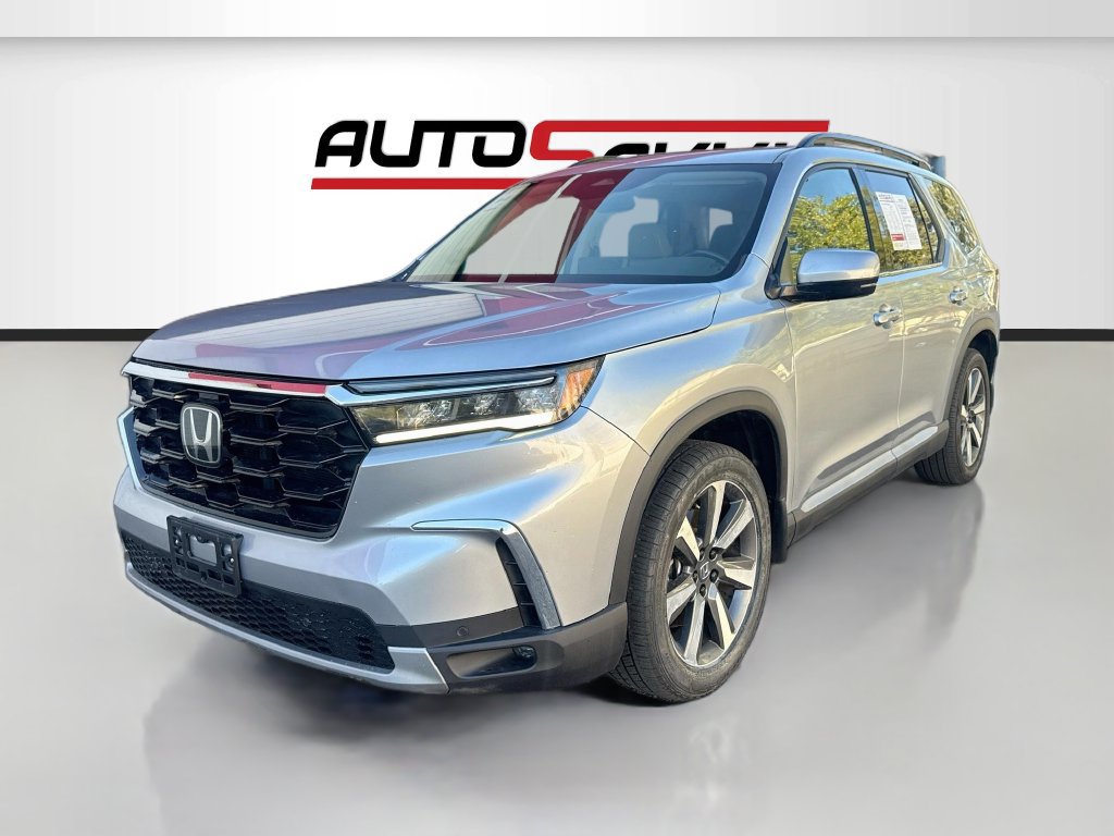 Used 2025 Honda Pilot Touring image 3