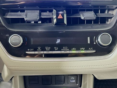 Used 2025 Toyota Corolla Cross LE FWD image 23