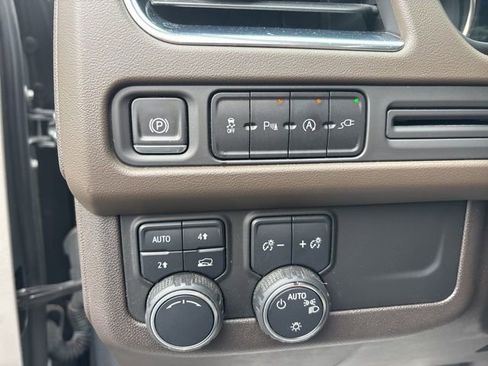 Used 2021 Chevrolet Suburban LT image 24