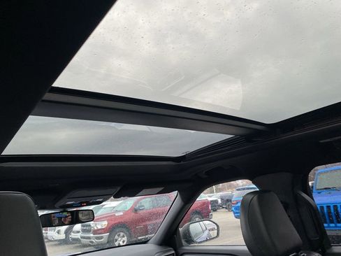 Used 2020 Ford Explorer XLT w/ Equipment Group 202A image 6