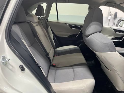 Used 2022 Toyota RAV4 XLE AWD/4WD image 39