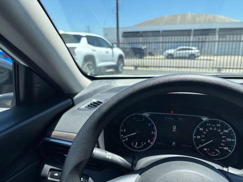 Used 2025 Nissan Altima 2.5 SV FWD image 30