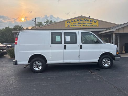 Used 2015 GMC Savana 2500 RWD image 4