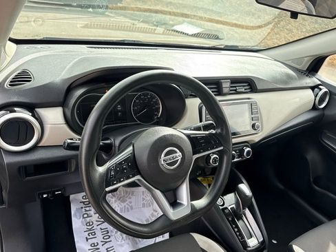 Used 2021 Nissan Versa SV image 12