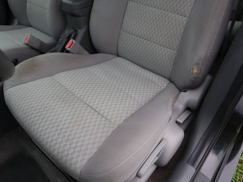 Used 2005 Saturn ION Level 2 w/ Power Pkg FWD image 9