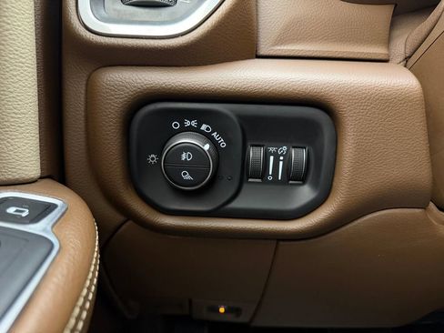 Used 2021 RAM 3500 Laramie AWD/4WD image 32