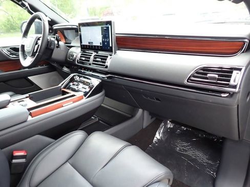 New 2024 Lincoln Navigator L Reserve image 12
