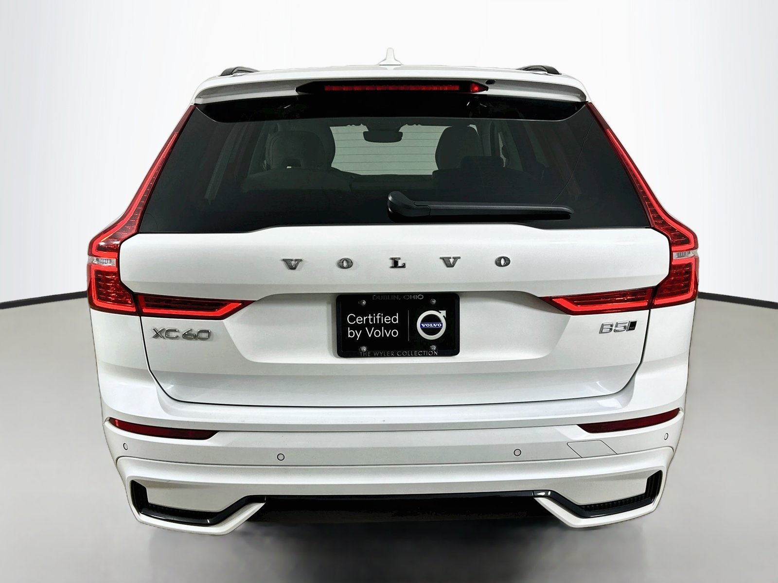 Certified 2024 Volvo XC60 B5 Plus w/ Climate Package AWD/4WD image 6
