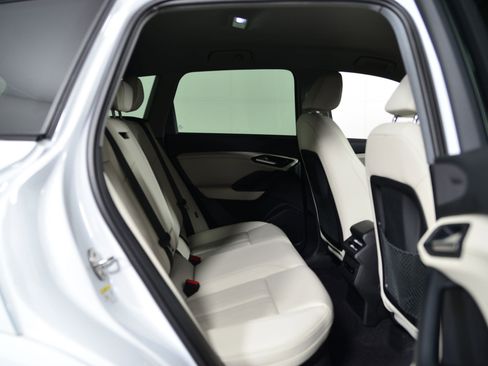 Used 2025 Audi Q6 e-tron Premium w/ Convenience Package image 21