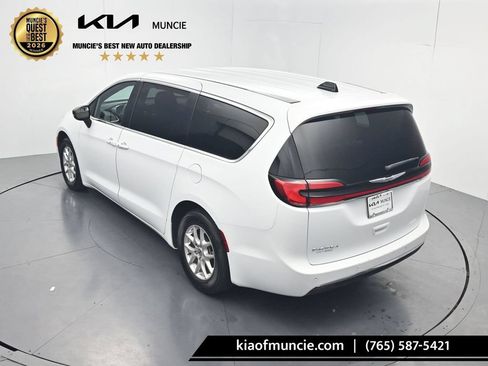 Used 2025 Chrysler Pacifica Select FWD image 46