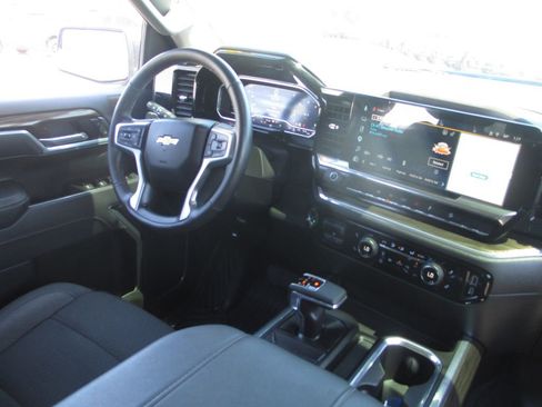 Used 2025 Chevrolet Silverado 1500 LT w/ Z71 Off-Road Package AWD/4WD image 26