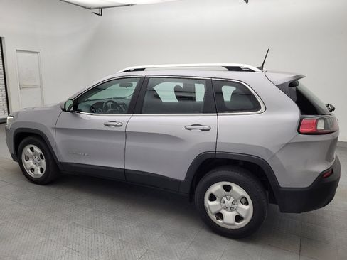 Used 2019 Jeep Cherokee Latitude w/ Cold Weather Group FWD image 3