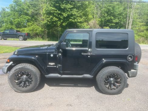 Used 2008 Jeep Wrangler Sahara w/ Dual Top Group AWD/4WD image 10