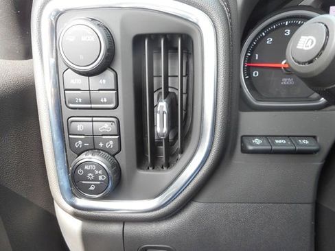 Used 2022 Chevrolet Silverado 1500 High Country w/ Technology Package image 12