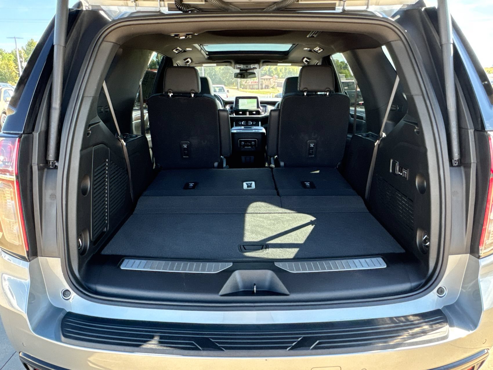 Used 2023 Chevrolet Tahoe Z71 w/ Luxury Package AWD/4WD image 26
