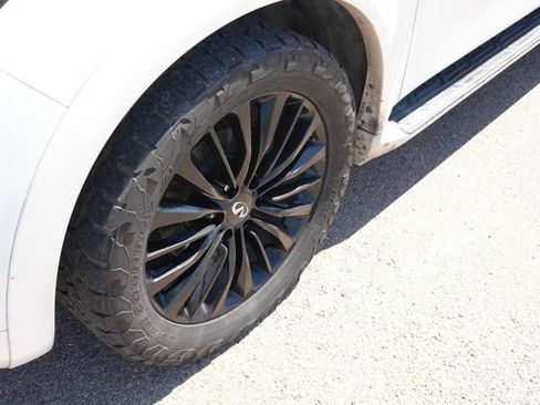 Used 2018 INFINITI QX80 4WD w/ Deluxe Technology Package image 9