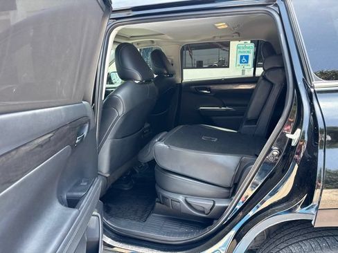 Used 2020 Toyota Highlander Limited FWD image 23