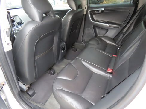 Used 2016 Volvo XC60 T6 image 11