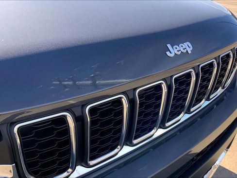 New 2025 Jeep Grand Cherokee L Laredo image 16