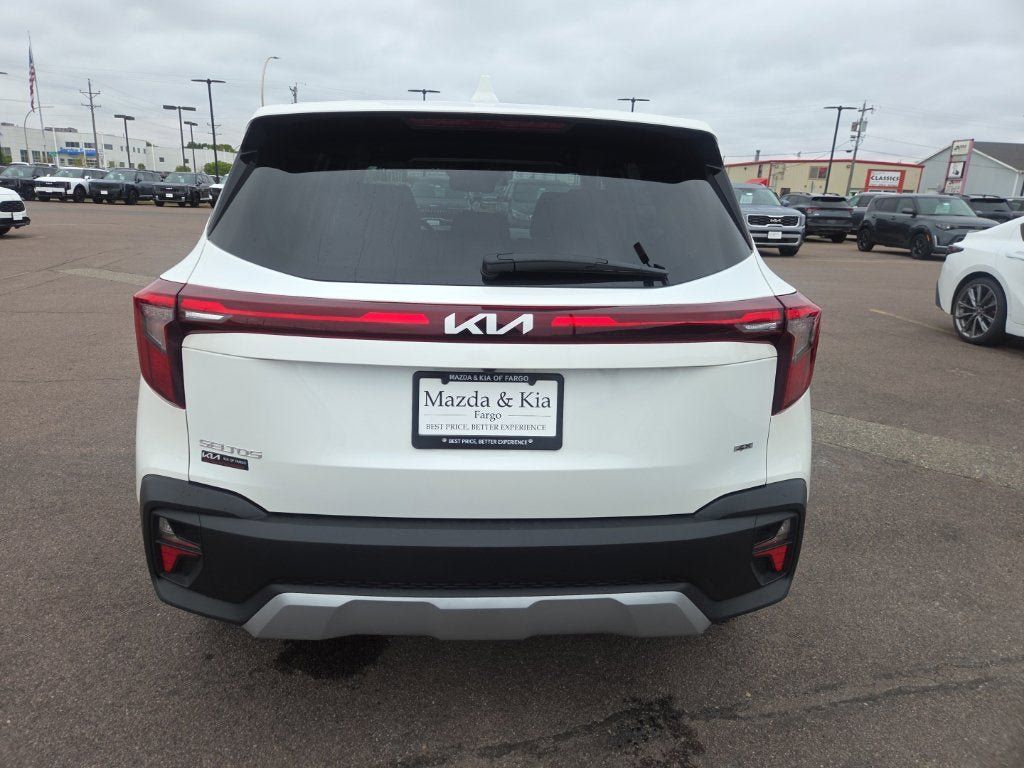 Used 2024 Kia Seltos LX AWD/4WD image 6