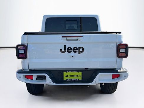 Used 2021 Jeep Gladiator Overland AWD/4WD image 6