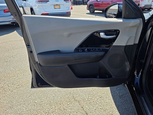 Used 2018 Kia Niro EX image 19
