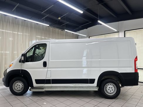Used 2025 RAM ProMaster 2500 w/ U-Haul Equipment Group FWD image 13
