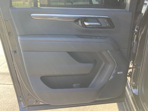 New 2025 Chevrolet Suburban RST w/ Advanced Technology Package image 17