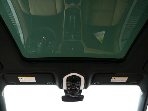 New 2026 Porsche Macan image 21