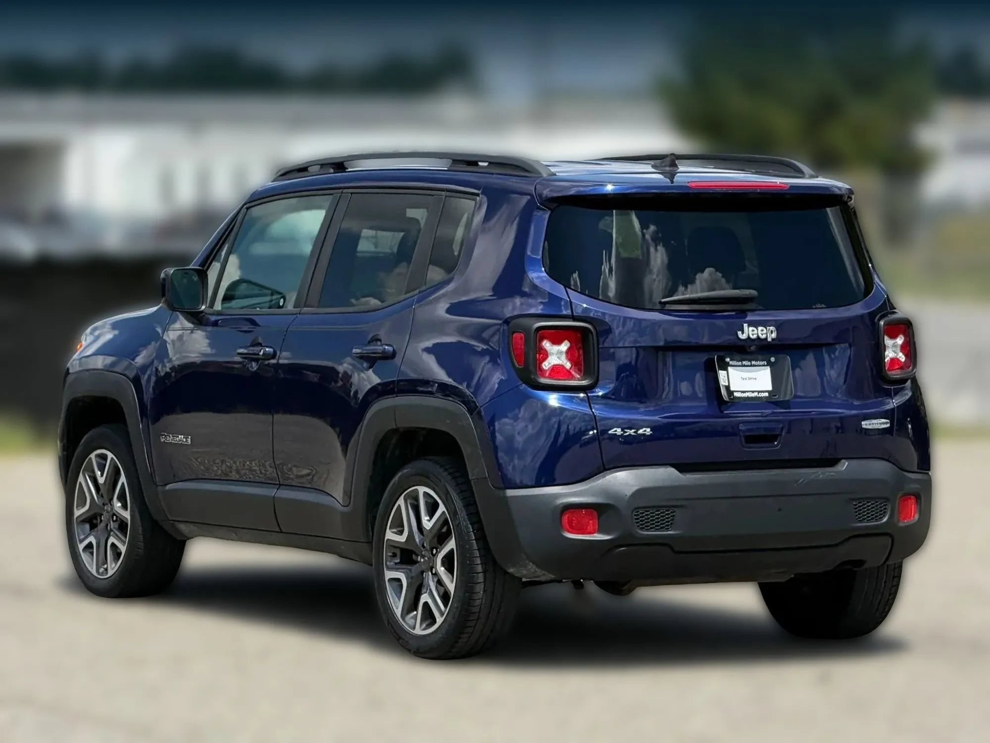 Used 2018 Jeep Renegade Latitude w/ Cold Weather Group AWD/4WD image 10