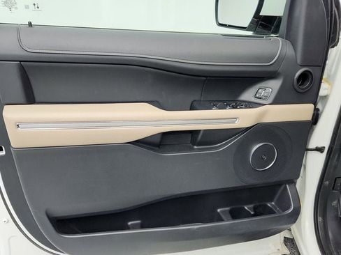 Used 2023 Ford Expedition Limited image 11