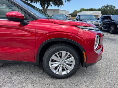 New 2025 Mitsubishi Outlander ES image 12