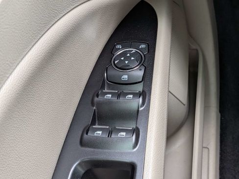 Used 2017 Ford Fusion SE w/ Fusion SE Technology Package FWD image 24