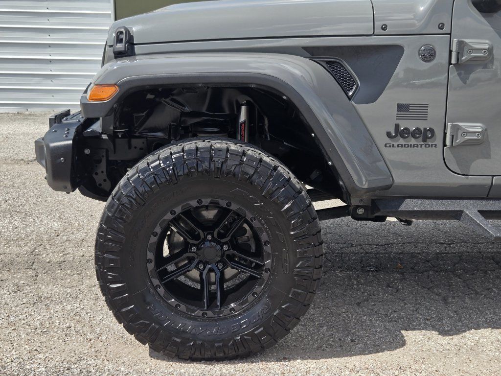 Used 2023 Jeep Gladiator Sport AWD/4WD image 9