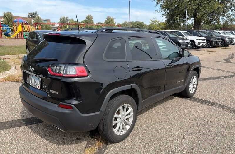 Used 2022 Jeep Cherokee Latitude Lux w/ Sun & Sound Group AWD/4WD image 3