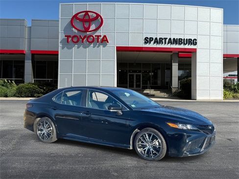 Used 2024 Toyota Camry SE image 1