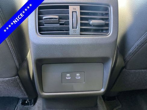 Used 2024 Nissan Rogue SL FWD image 15