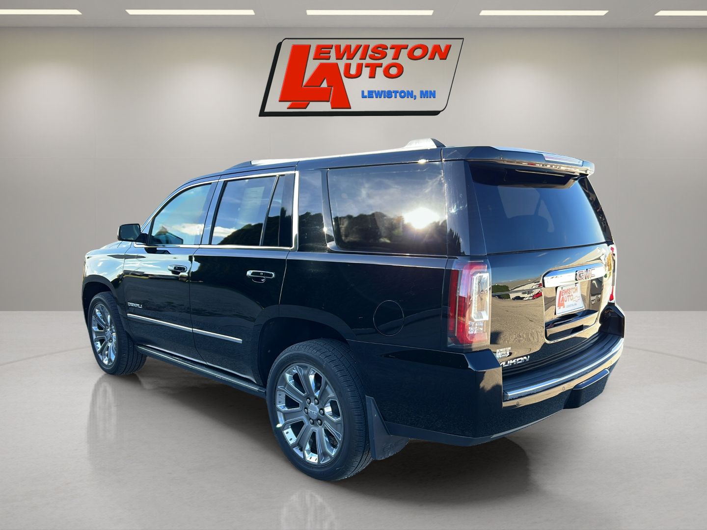 Certified 2015 GMC Yukon Denali w/ Premium Package AWD/4WD image 11