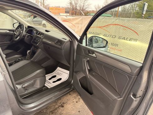 Used 2022 Volkswagen Tiguan SE w/ Panoramic Sunroof Package image 73