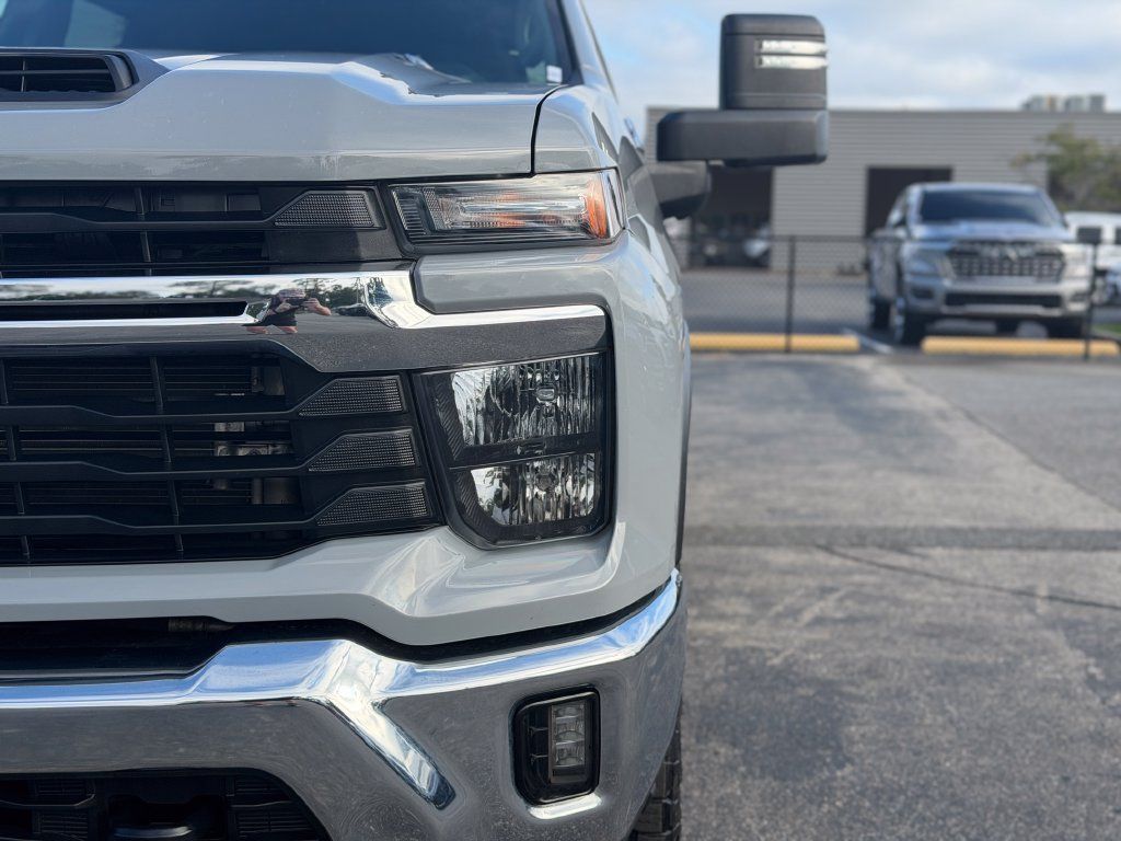Used 2024 Chevrolet Silverado 2500 LT w/ All Star Edition AWD/4WD image 11