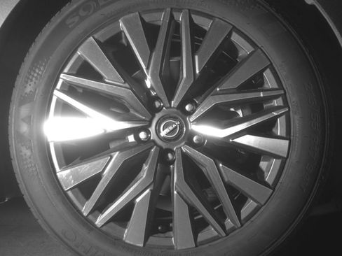 Used 2025 Nissan Altima 2.5 SV FWD image 15
