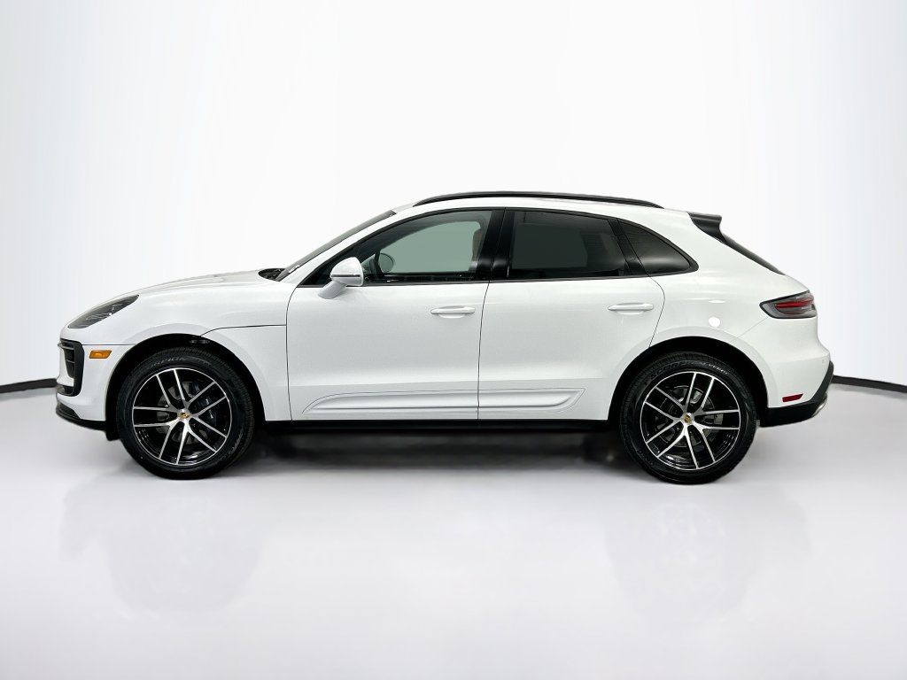 Used 2026 Porsche Macan AWD/4WD image 2