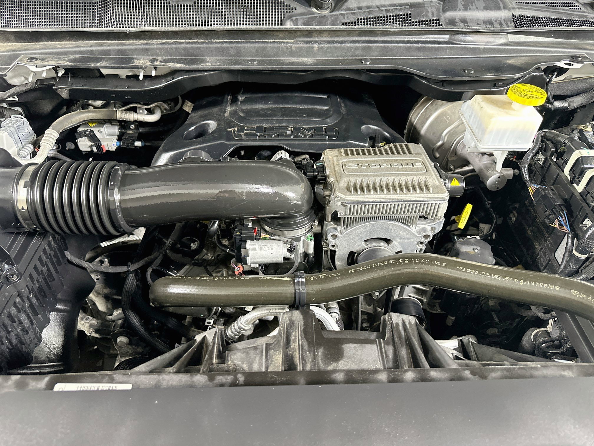 Used 2024 RAM 1500 Laramie RWD image 32