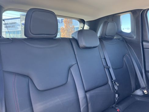 Used 2016 Jeep Renegade Trailhawk w/ Premium Trailhawk Package image 18