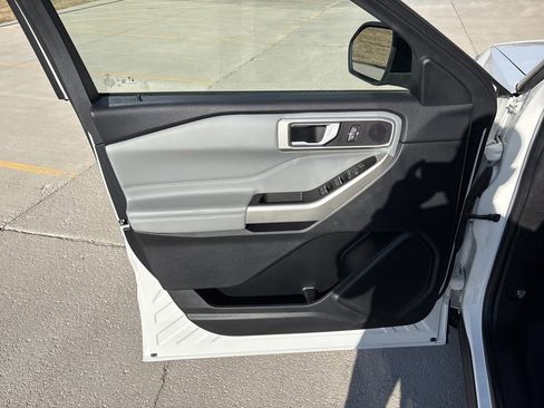 Used 2022 Ford Explorer XLT w/ Equipment Group 202A image 12